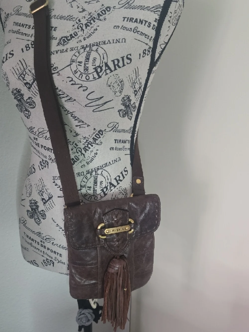 Juicy Couture Vintage Dark Brown Leather W/ Gold Hardware Crossbody Bag (EUC)✨️
